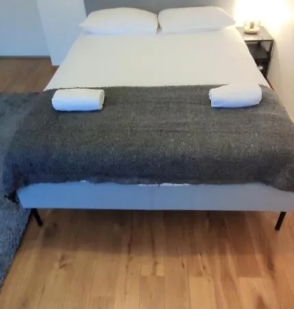 Le Baco-baco, Face Au Château, Avec Parking *