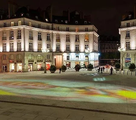 Le Baco-baco, Face Au Chateau, Avec Parking Nantes