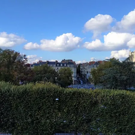 Le Baco-baco, Face Au Chateau, Avec Parking Nantes