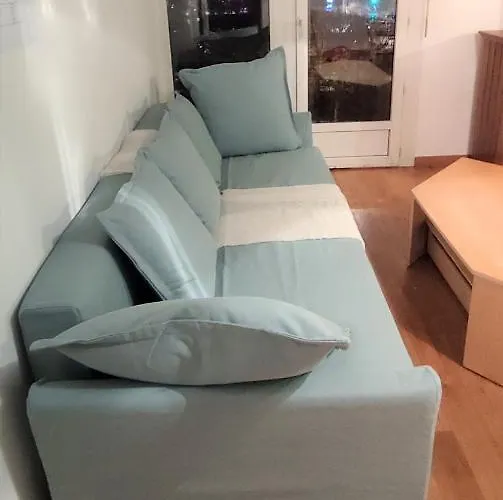 Le Baco-baco, Face Au Chateau, Avec Parking *